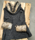 abrigo gris espalda (Copy)